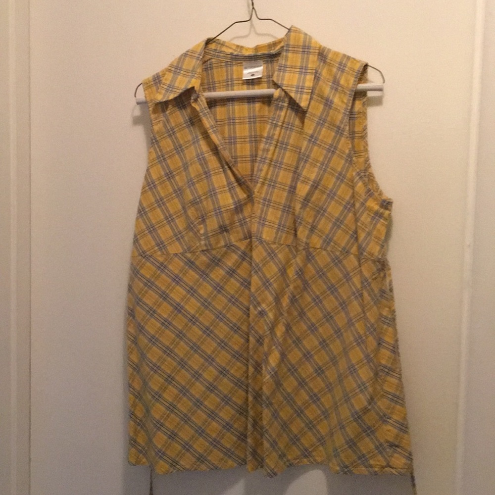 Sleeveless top with collar